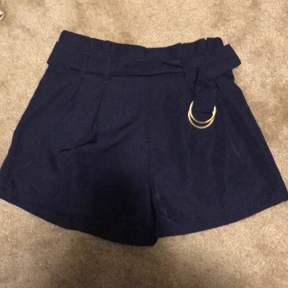 Shorts with side zipper and belt